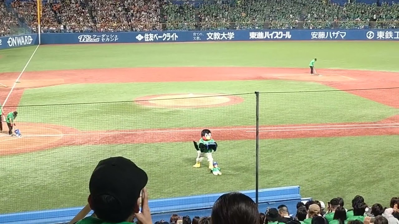 【途中でズーム解除します】つば九郎空中クルリンパ