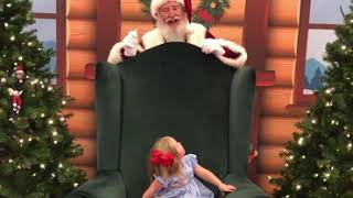Toddler terrified when she discovers Santa Claus behind her