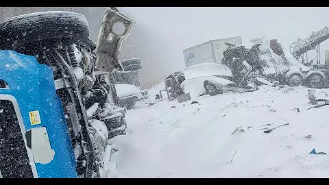 Traffic chaos as snowfall blankets New York