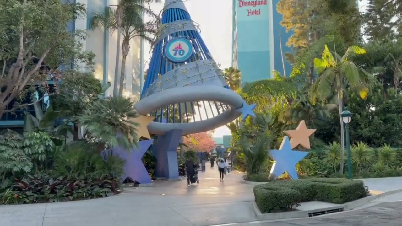 Disneyland/ A walk through the lobbies of Disneyland Hotel and The Californian Hotel #disney 