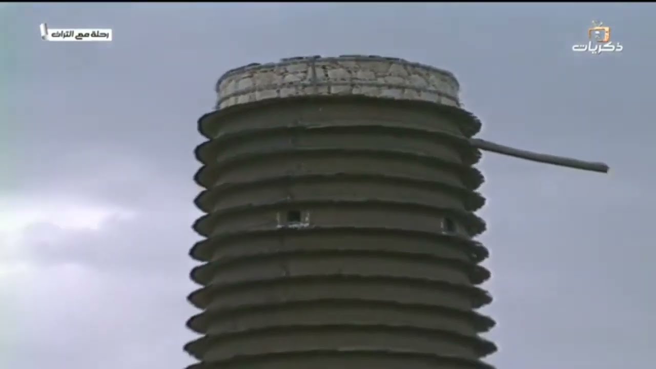 مقطع قديم لمدينة أبها ، مع بعض الصور القديمه بصوت الاستاذ : احمد مطاعن غفر الله له