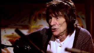 Ronnie Wood menampilkan 'Rokok, Wiski \u0026 Wanita Liar Liar'