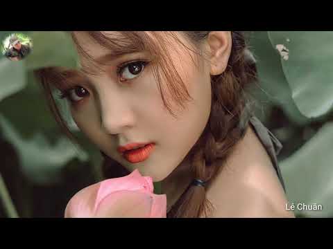 #Hai vì sao lạc.Người mẫu áo yếm đào | Foci