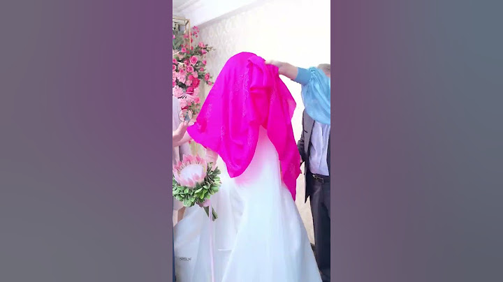 يتم تجهيز العروس قبل الذهاب الى صالة الفرح