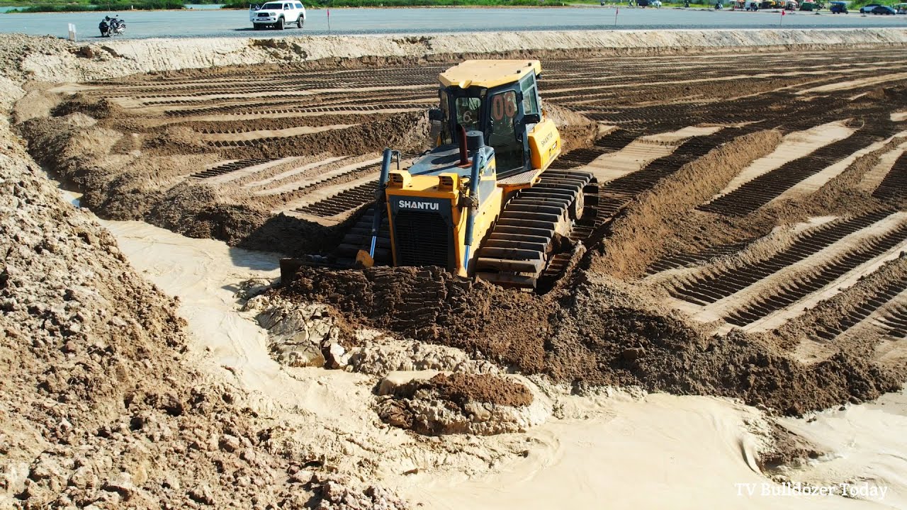 Wonderful Shantui DH17c2 pushing sand And Dongfeng Dump Truck Dumping ...