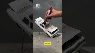 他把手工微縮模型拍成了電影大片！ 眼前這些充滿電影鏡頭感的畫面，竟然都是用微縮模型實拍出來的！他就是墨西哥攝影師兼微縮模型藝術家菲利克斯.埃爾南德斯。從小他就特別喜歡用玩具搭建環境、製作場景