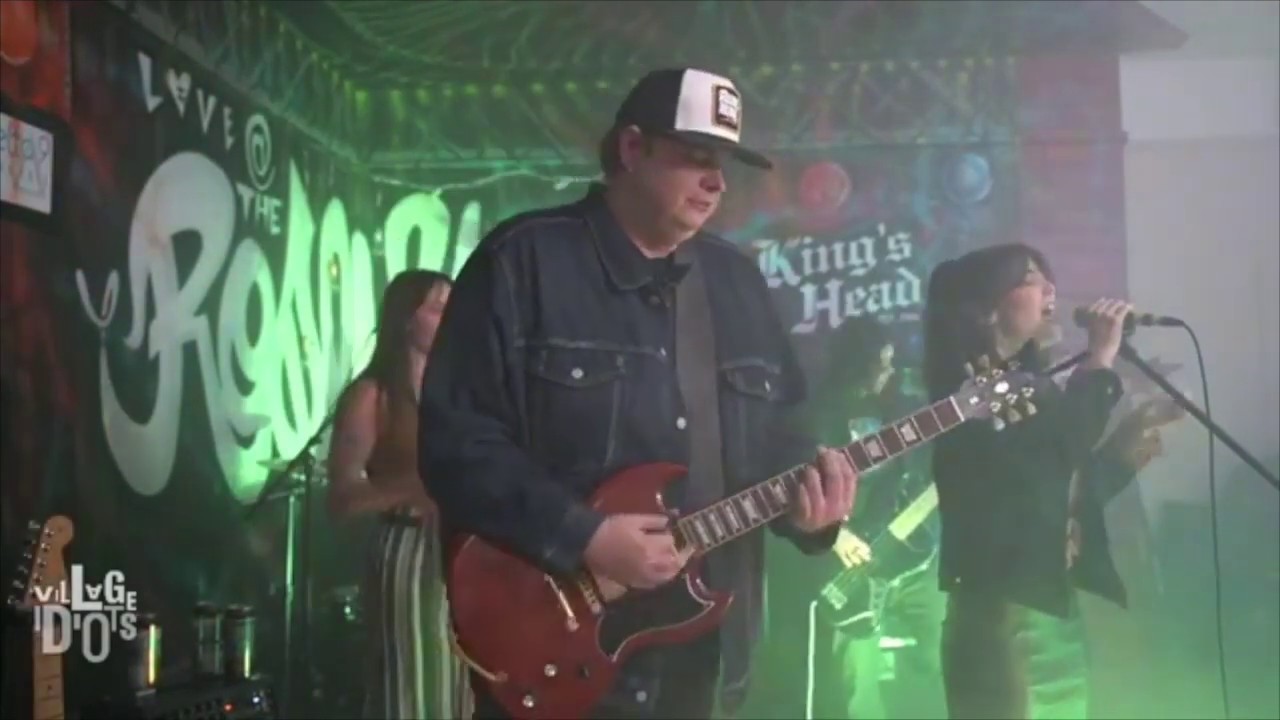 Amadians - Never Notice (Live at The Roslyn)