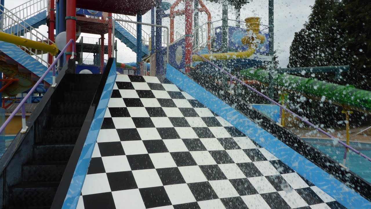 Breitrutsche :: Wasserspielhaus-Rutsche | Halmstad Äventyrsland wasserpark dubai