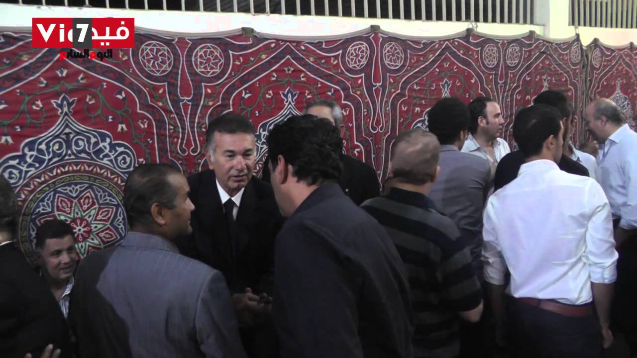 الخطيب وشحاتة وشوبير وجعفر ونجوم الكرة بعزاء إبراهيم يوسف