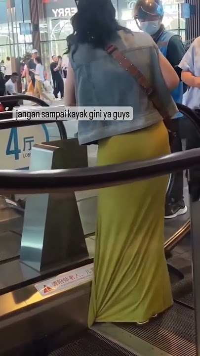 selalu hati hati, rok pengunjung terjepit di eskalator mall #rok #mall #eskalator #bahaya