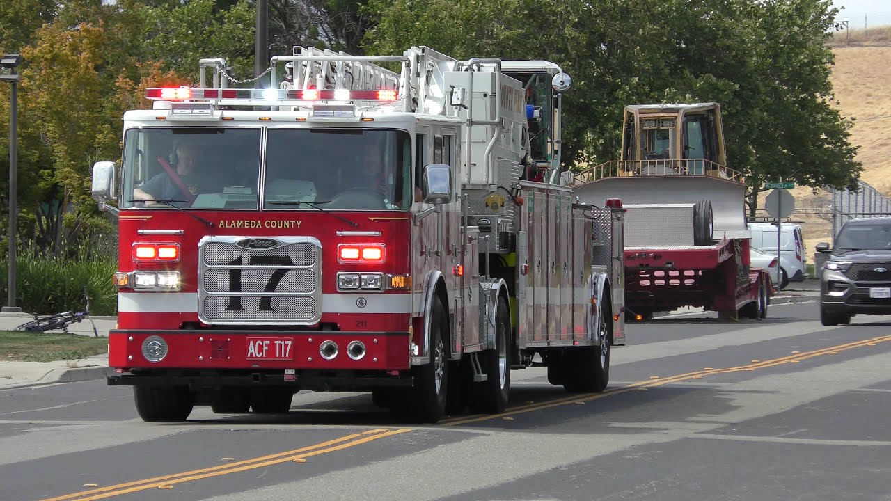 *500TH VIDEO* Alameda County Fire Dept. Truck 17 Responding - YouTube