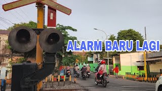 Download Lagu Ganti alarm baru di perlintasan kereta api siwalankerto surabaya MP3