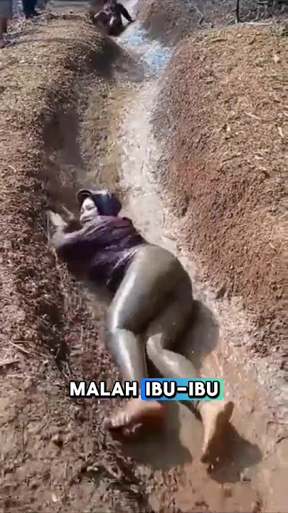 Ibu Ibu Nekat Main Prosotan Ditahan Licin‼️