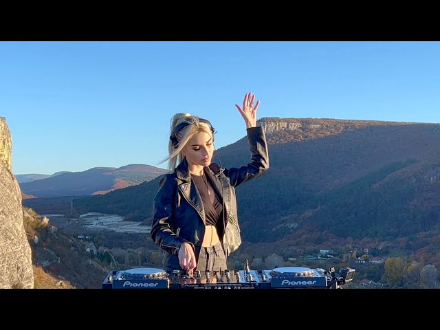 Gretta DJ - Melodic Progressive, House & Techno Live Mix | Mountains Russia class=