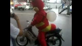 Jollibee Mascot Also Delivers..