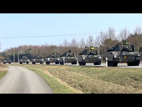 niederländische CV 90 Kolonne- Landmarsch zur Übung