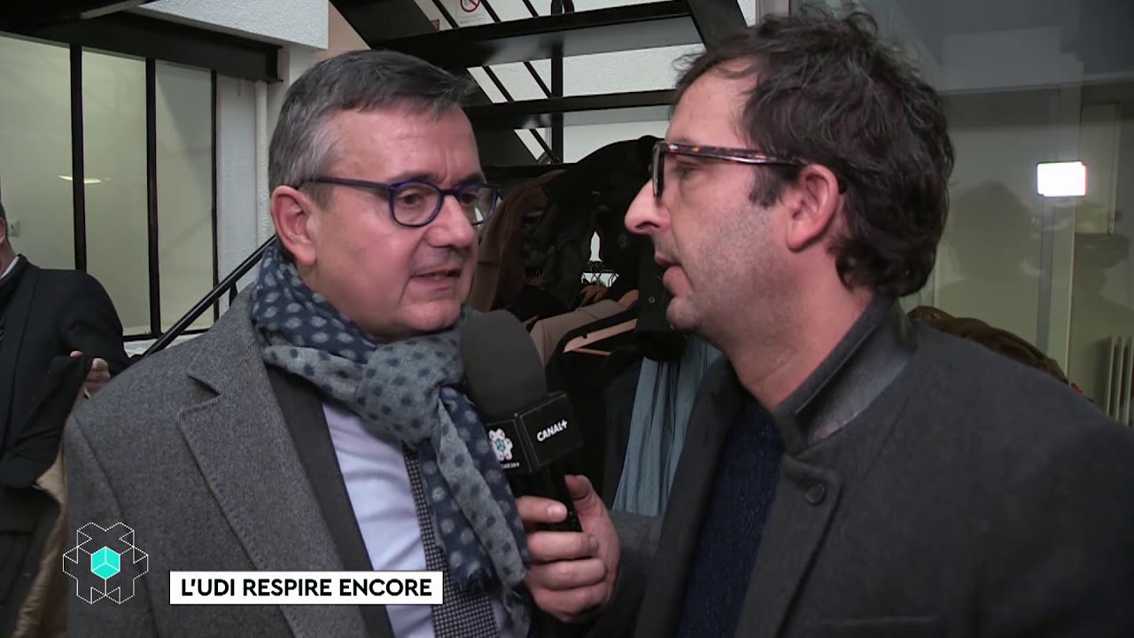 Marine Le Pen souhaite une bonne année à la presse - CANAL+