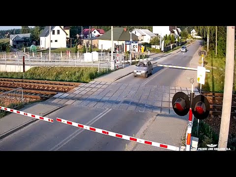 Ruda Talubska: niebezpieczne zdarzenie na przejeździe kolejowo-drogowym
