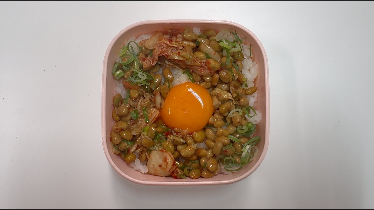 会社で納豆キムチ弁当を食うだけ...