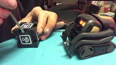 Anki/DDL Vector robot cube battery change.