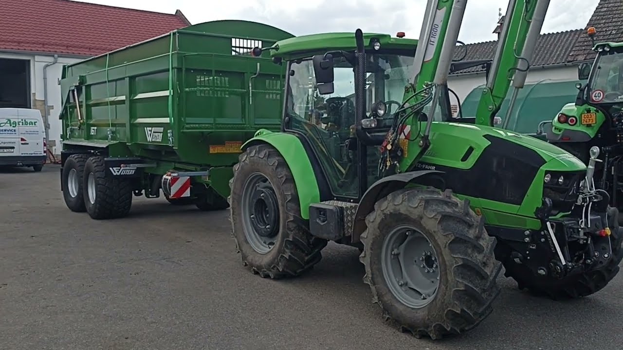 Dvouosý návěs Western WF16T s řiditelnou nápravou o objemu korby 25m3 s ložnou délkou korby 676cm