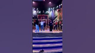 Shah Rukh Khan dance in Le Gayi Le Gayi song during rehearsal !