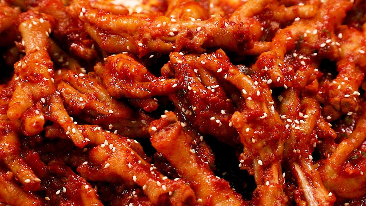 How To Make Delicious And Spicy Chicken Feet At Home / 