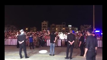 Sơn Tùng M TP bị khán giả ném đồ khi diễn ở Bắc Giang Tin mới 24h