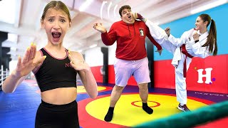 Ekstremalne wyzwanie karate 😅 Kto jest najlepszym sportowcem? | Miss Nikole i przyjaciele