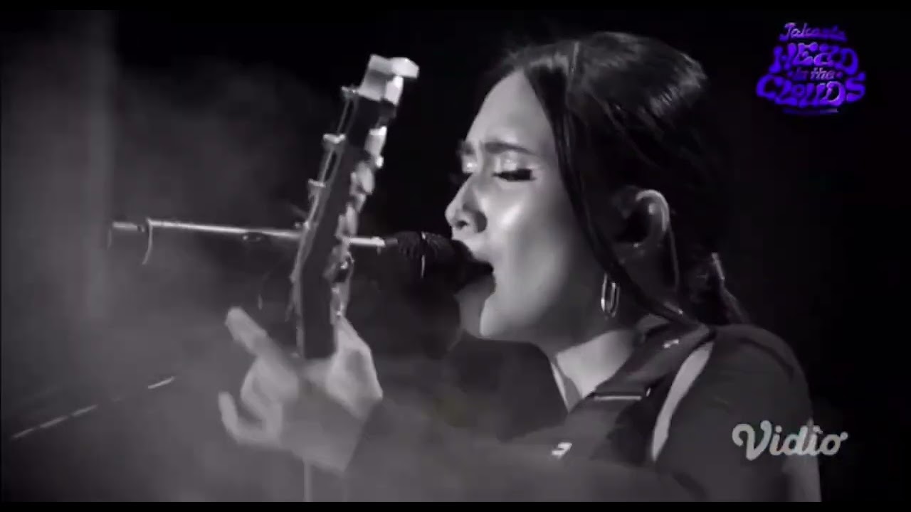 La La Lost You - NIKI (Live at HITC Jakarta)