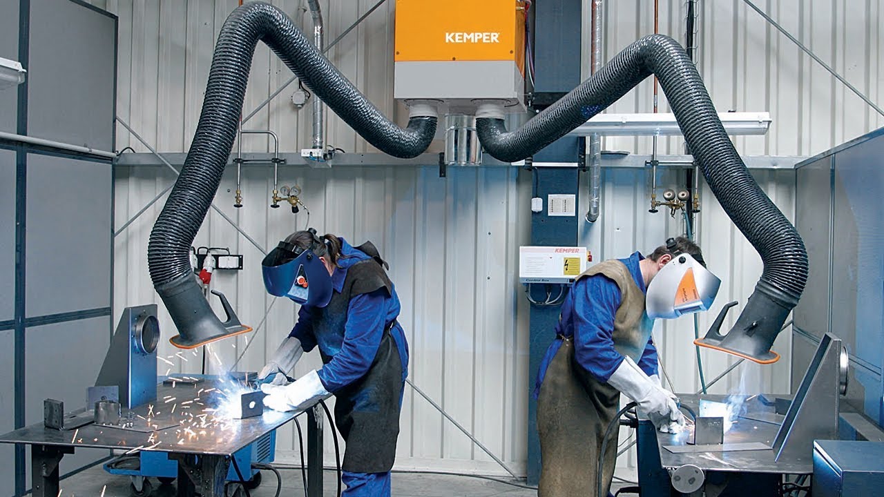 Маска 3м для сварщика аргоном. Сварочный участок. Сварка в помещении. Сварка в помещении. Сварка металла.