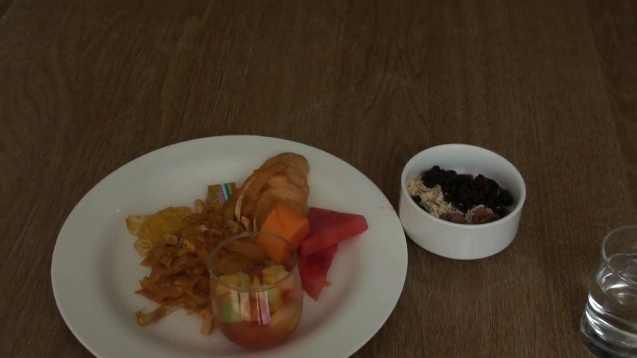 The Foodie Restaurant at the Glow Hotel, Bangkok....at Breakfast Time