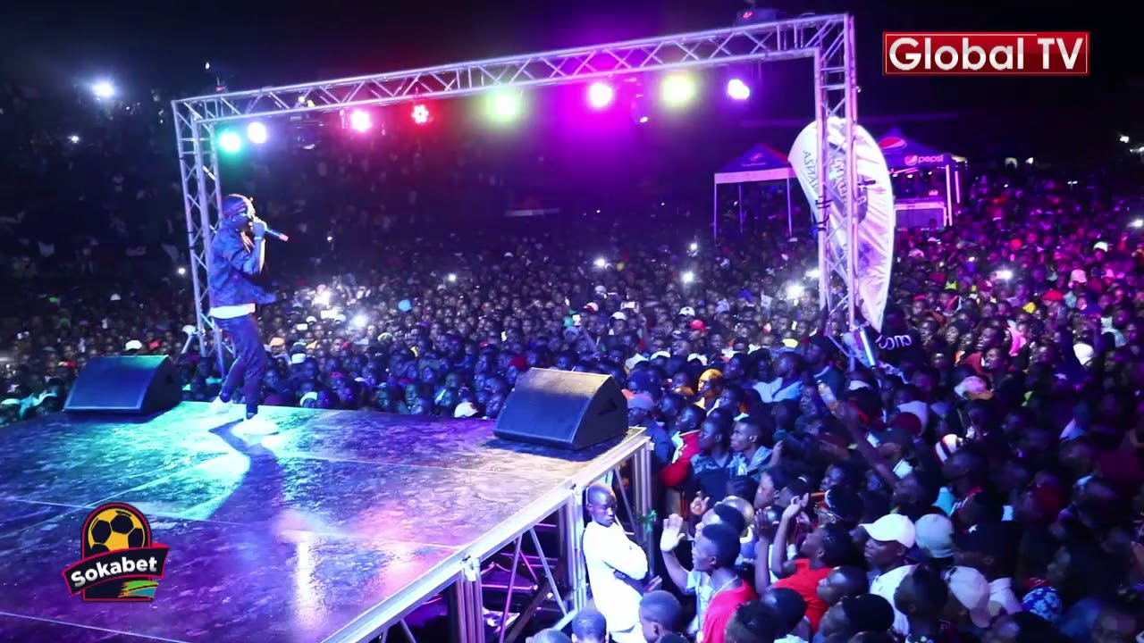 BALAA TUPU! Lavalava Avunja REKODI Mwanza / WASAFI FESTIVAL - YouTube