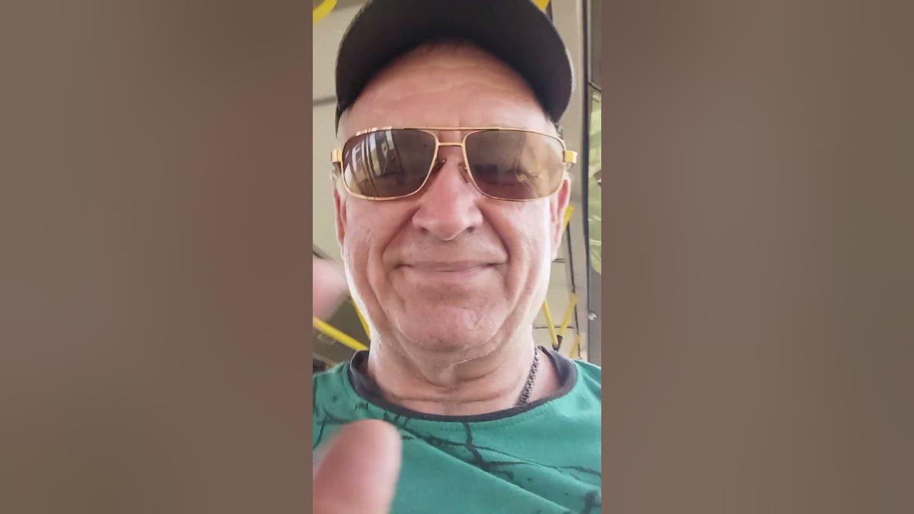 Еду на автобусе с дачи, автобус как не смазанная телега весь скрипит ...