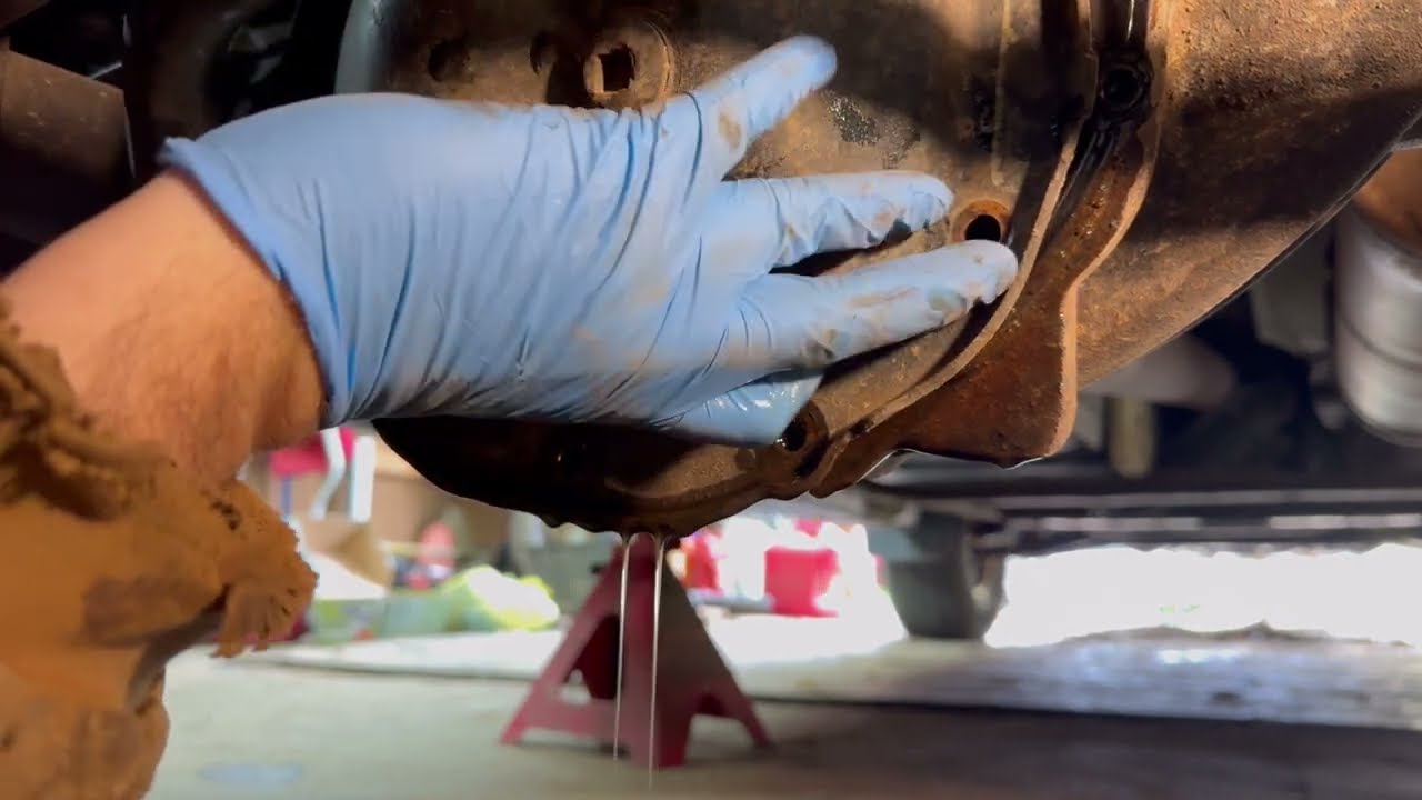 Как заменить масло в заднем дифференциале 2012 Chevy Suburban !!!