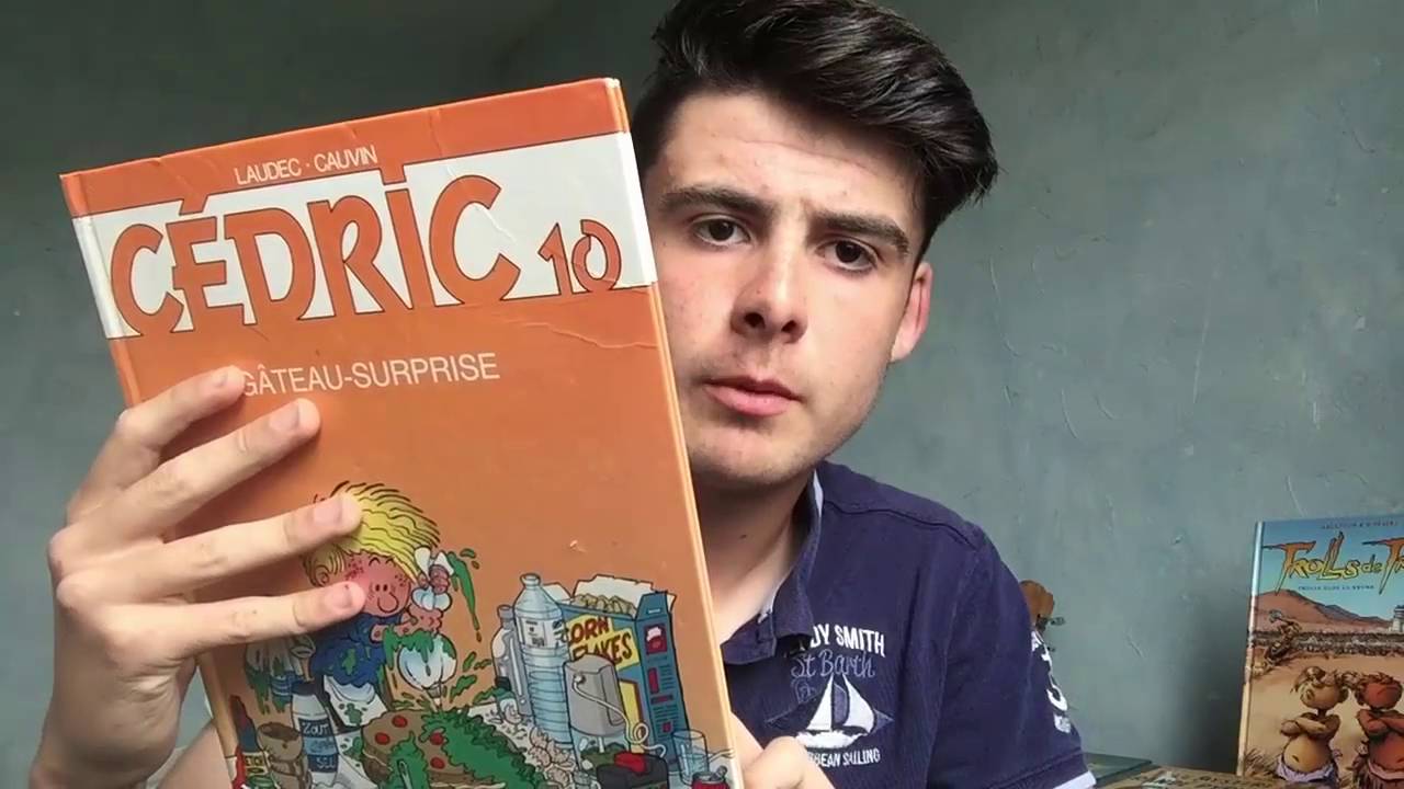 ASMR: Vendeur de BD ( Taping, whispering, page turning)