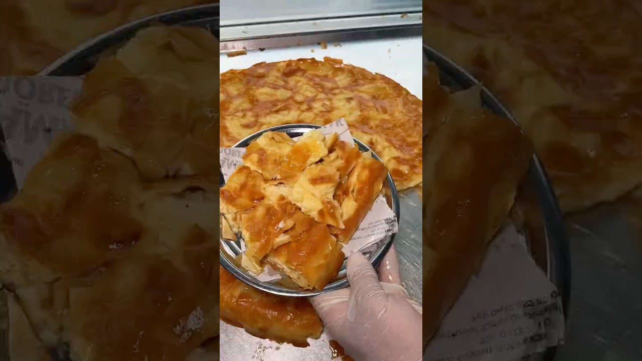 Yapılırken Binbir Emek İsteyen Tereyağlı Su Böreği! 
