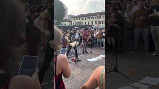 The Zen Circus - Catene (busking Milano Navigli)