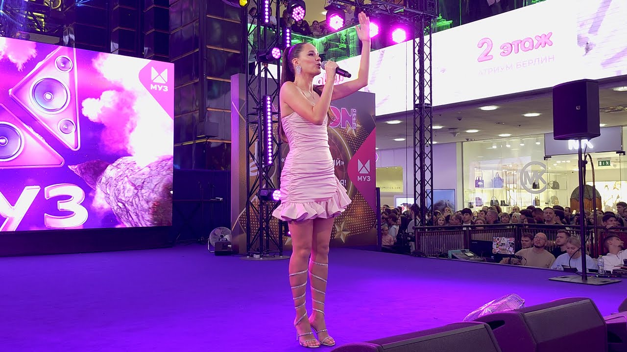 Настя Негода - "Хуторянка" (МУЗON Fest в ТРЦ Европейский 31.10.2025)