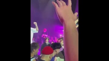 Молодой Платон упал со сцены