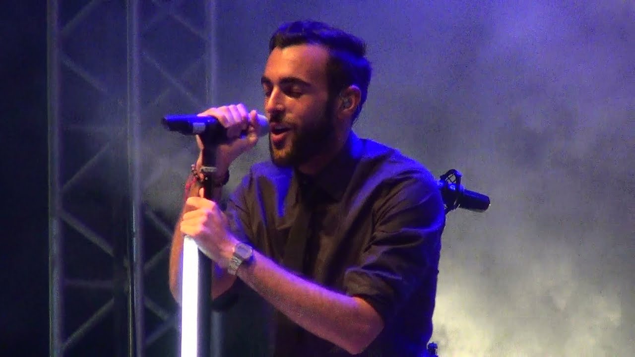 MARCO MENGONI - RICCIONE 17/8/2013 - UNA PAROLA - YouTube