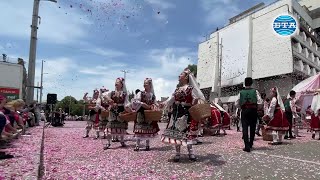 Пъстро карнавално шествие по централния булевард в Казанлък