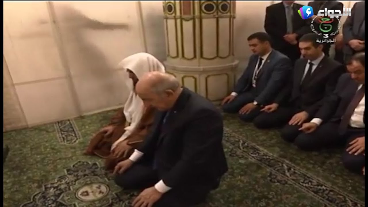 شاهد الرئيس تبون قبل مغادرته السعودية يؤدي الصلاة في المسجد النبوي و يزور قبر الرسول