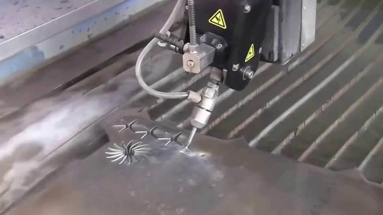 Резка металла струей воды, гидроабразивная резка - YouTube