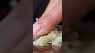 Just a little homemade garlic paste goes a long way in any recipe! 🧄❤️