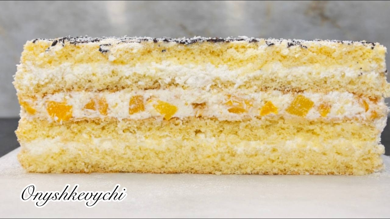 ВЕЛИКИЙ ТОРТ ІЗ КОКОСОМ І ПЕРСИКАМИ. ТАКИЙ ГОТУЮТЬ НА ЗАМОВЛЕННЯ.