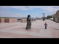 Скульптура Дама с собачкой на небрежной в Астрахани Sculpture Lady with dog on embankment Astrakhan