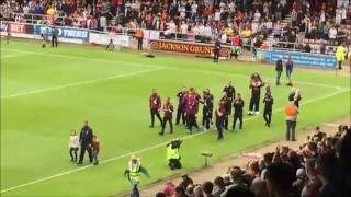 The+Northants+Steelbacks+parade+the+Natwest+T20+trophy+blast+around+Sixfields