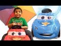 LIGHTNING MCQUEEN CHANGE HIS COLOR! LEARN COLORS WITH BALL PIT SHOW AND UMBRELLAS