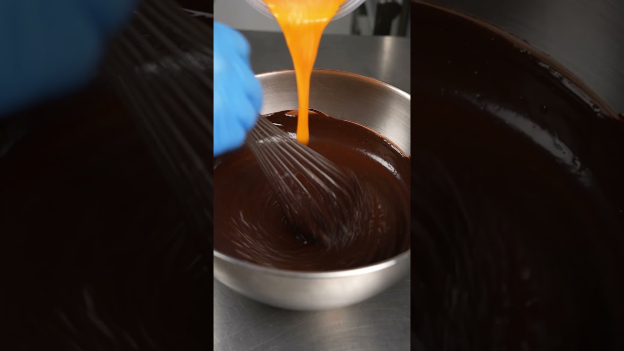 Melty Japanese Chocolate Cake 🍫 Gooey Molten Center! #Shorts